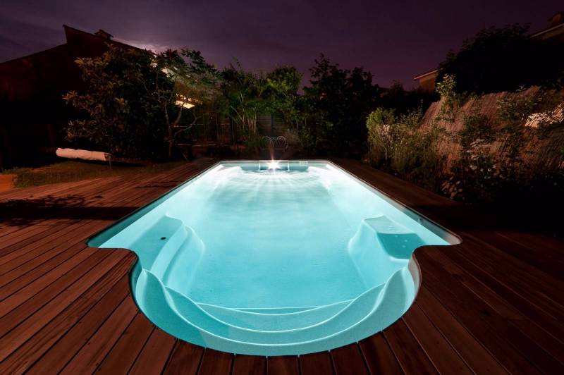 PISCINE COQUE FREEDOM PRÈS DE NIMES